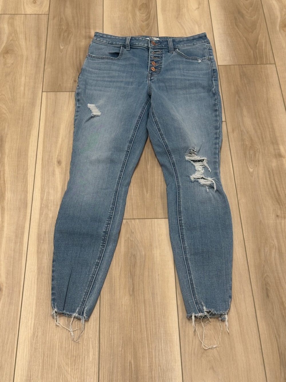 M Jeans by Maurice’s EUC Women’s Distressed Button-Fly Blue Jeans Size Small S